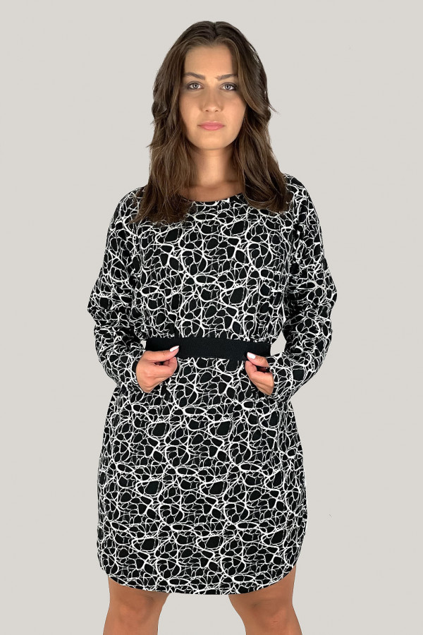 Tunika plus size w kolorze czarnym milutka sukienka z geometrycznym wzorem Alex 4