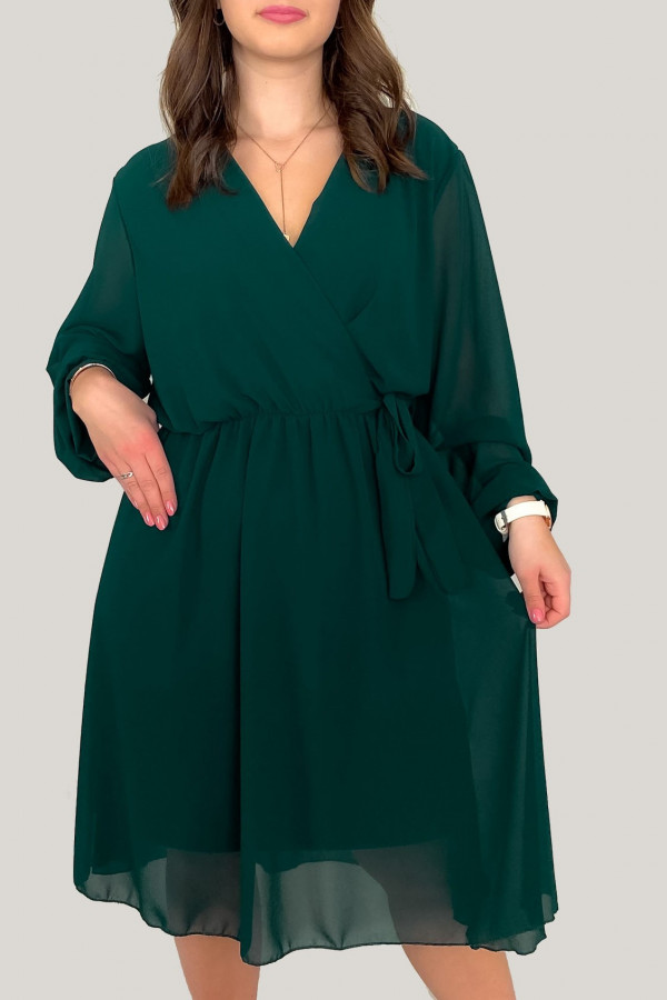 Sukienka plus size w kolorze butelkowej zieleni kopertowy dekolt Milos