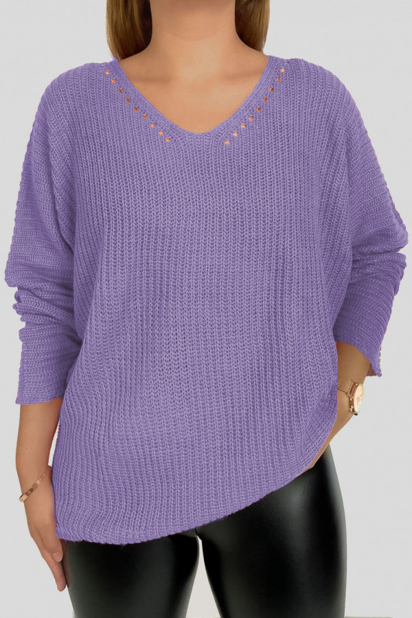 Sweter damski oversize W DRUGIM GATUNKU w kolorze fiolet lila dekolt V duży nietoperz Fox
