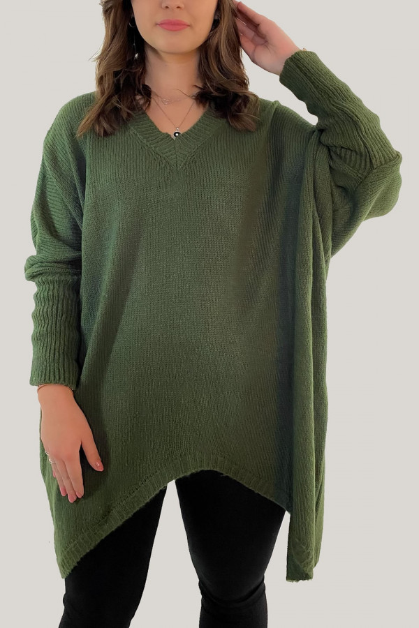 Sweter damski oversize w kolorze khaki długie boki rogi dekolt V Sandy