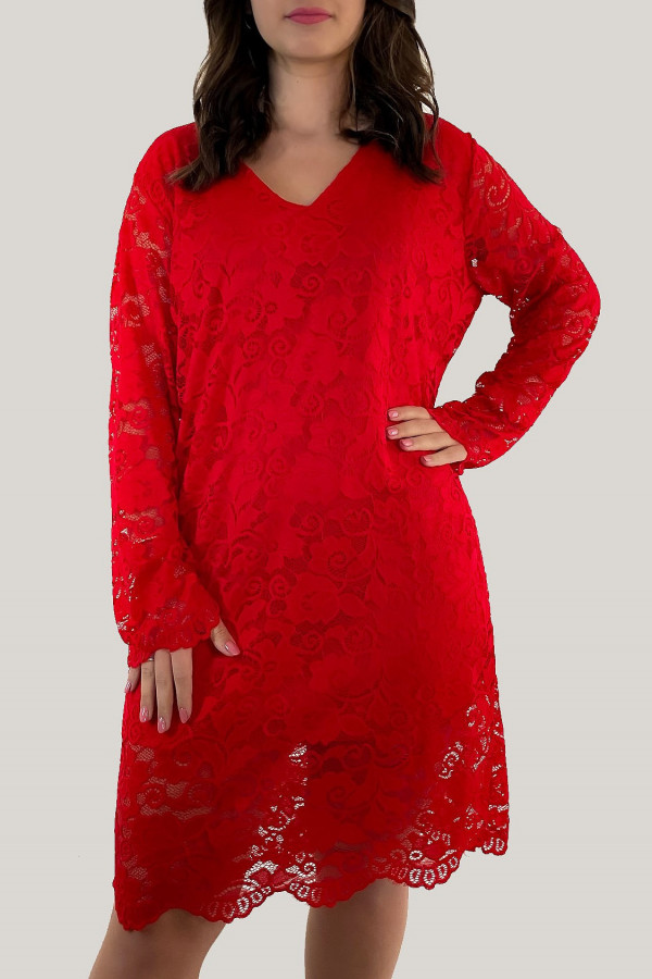 Koronkowa sukienka w kolorze czerwonym dekolt w serek Kristine