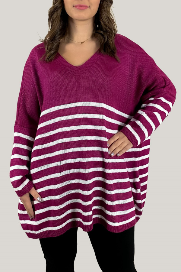 Duży sweter damski oversize w kolorze fuksji dekolt V paski Nala