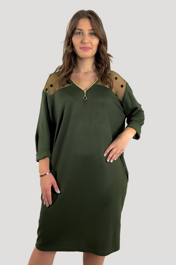 Sukienka plus size w kolorze zielonym khaki kieszenie dekolt na zamek ZIP 2