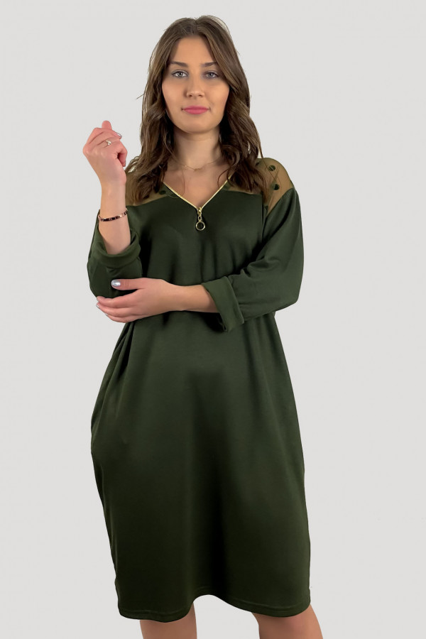 Sukienka plus size w kolorze zielonym khaki kieszenie dekolt na zamek ZIP 3