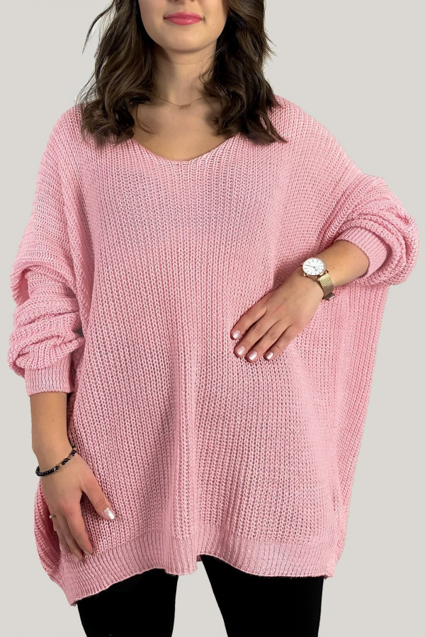 Duży oversize sweter damski w kolorze pudrowym dekolt V nietoperz Adel