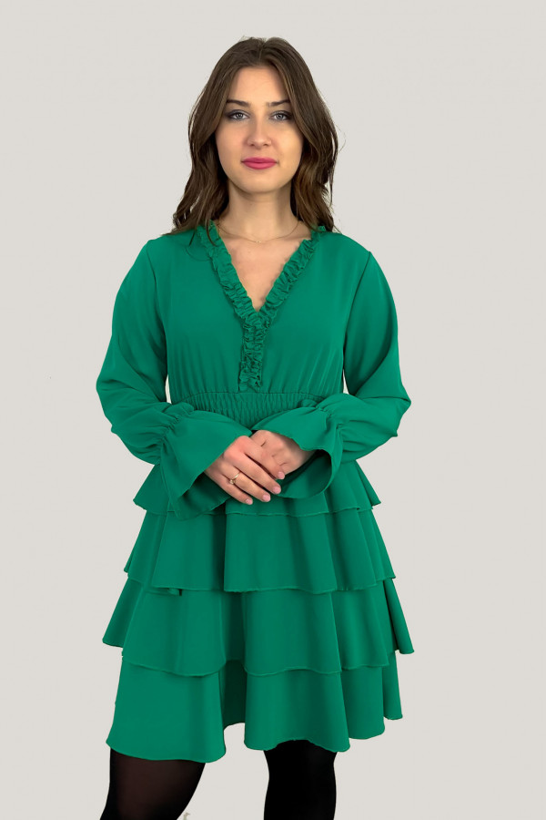 Sukienka w kolorze zielonym dekolt w serek falbany 1