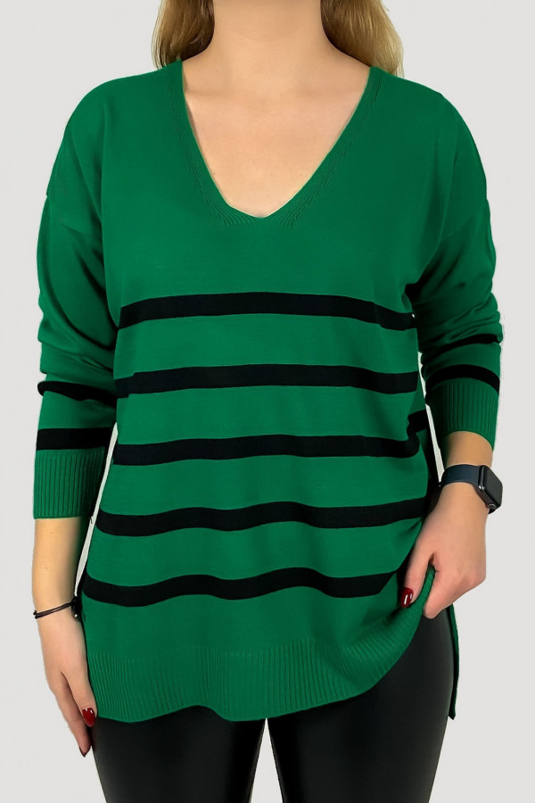 Lekki sweter damski w kolorze zielonym paski dekolt w serek V Polly