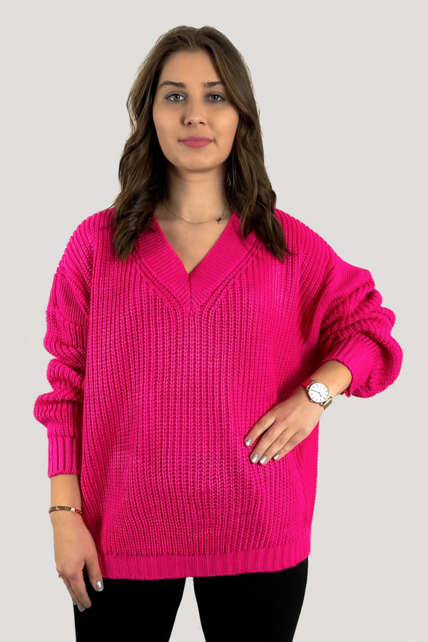 Sweter damski oversize w kolorze fuksji dekolt w serek V Susan 1