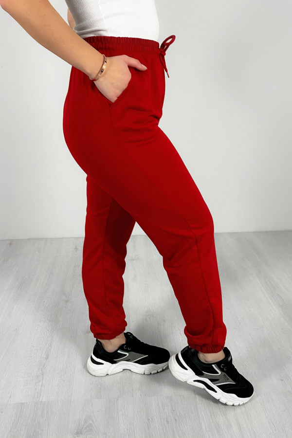 Spodnie dresowe damskie w kolorze czerwonym plus size basic Yokko