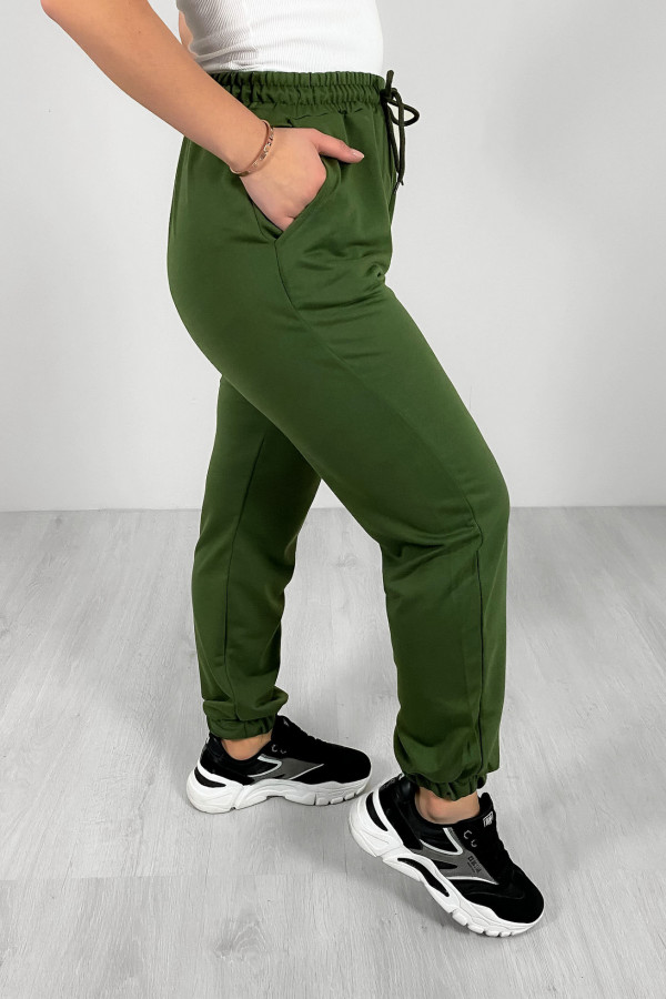 Spodnie dresowe damskie w kolorze oliwkowym plus size basic Yokko