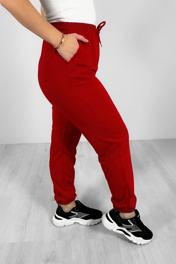 Spodnie dresowe damskie w kolorze czerwonym plus size basic Yokko 2