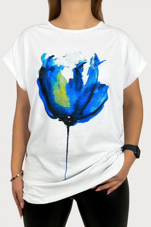 T-shirt damski plus size w kolorze białym blue flower