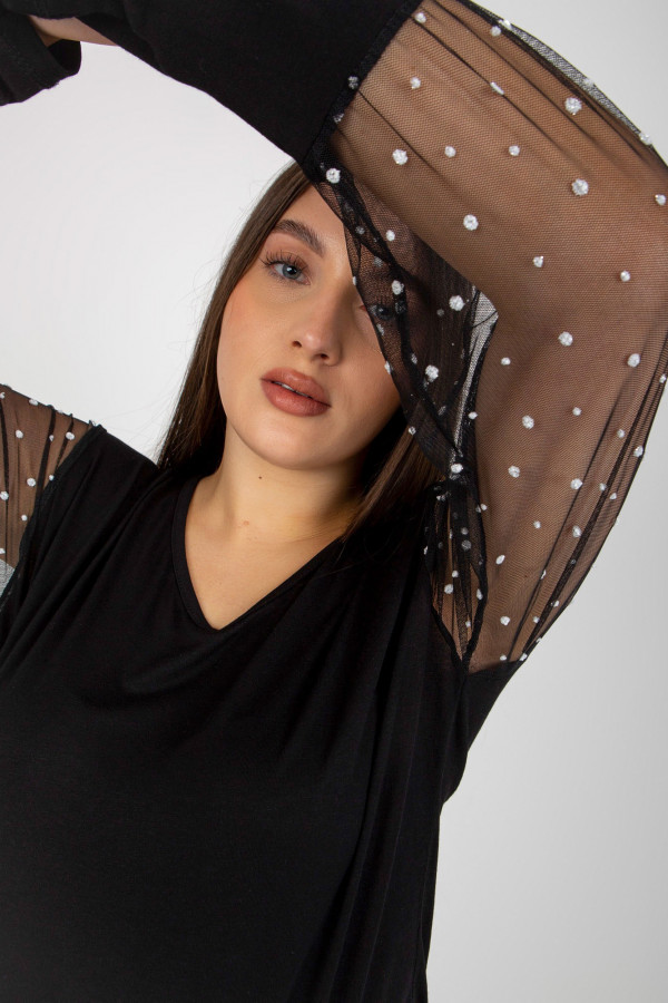 Bluzka damska plus size w kolorze czarnym siateczkowe ozdobne rękawy 3