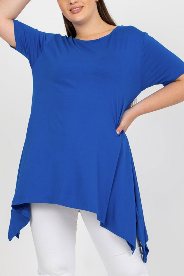 Asymetryczna tunika damska plus size w kolorze kobaltowym długie boki rogi
