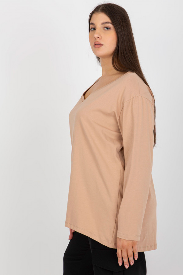 Casualowa bluzka damska plus size w kolorze camelowym dekolt V dłuższy tył 3