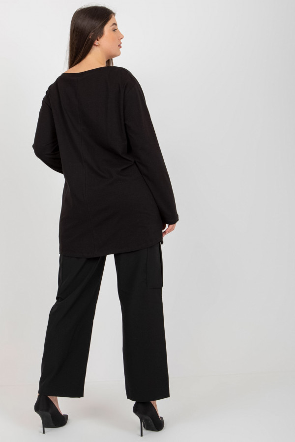 Casualowa bluzka damska plus size w kolorze czarnym dekolt V dłuższy tył 1