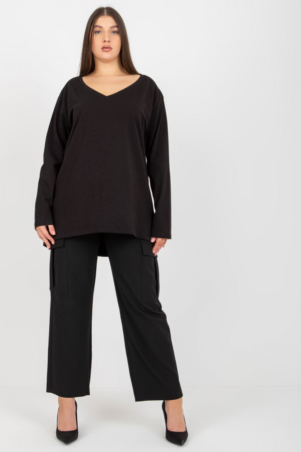 Casualowa bluzka damska plus size w kolorze czarnym dekolt V dłuższy tył 2