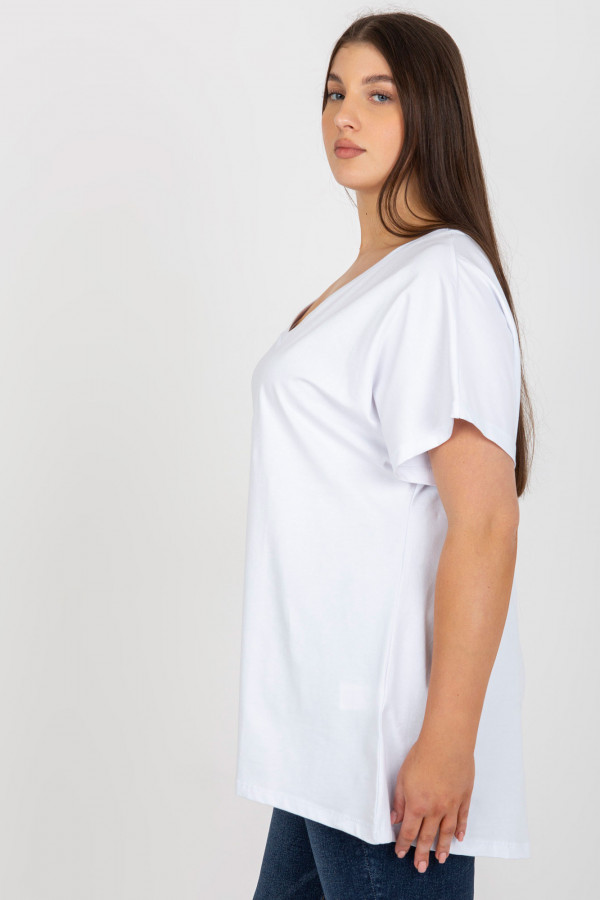 T-shirt plus size duża luźna bluzka damska w kolorze białym dekolt V w serek 4