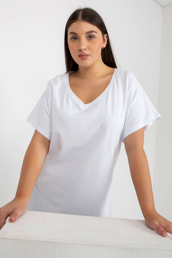 T-shirt plus size duża luźna bluzka damska w kolorze białym dekolt V w serek 5