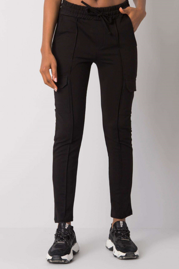 Spodnie damskie dresowe w kolorze czarnym z kieszeniami