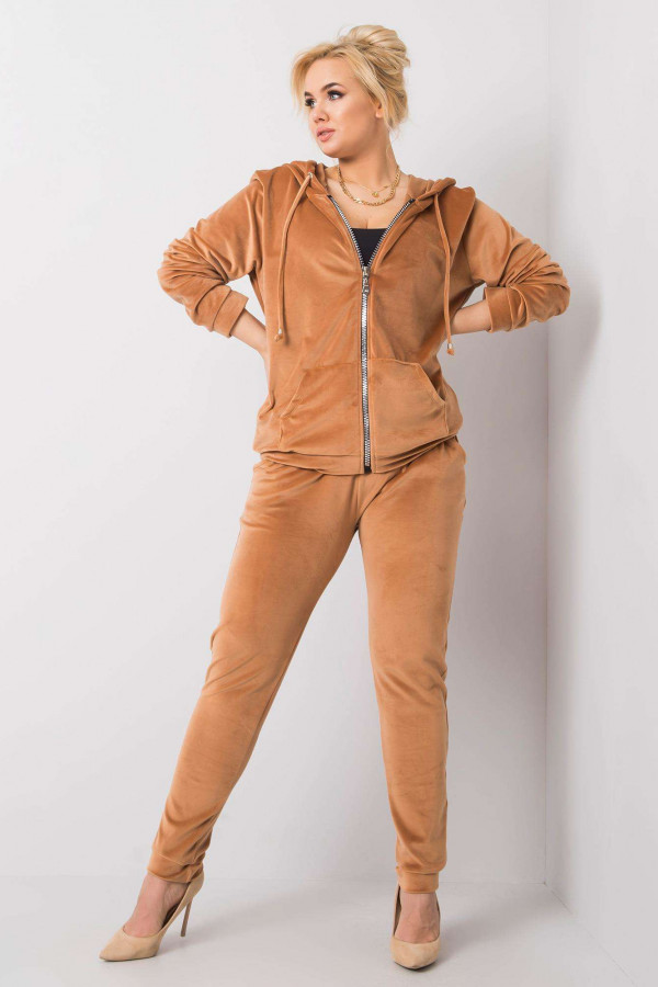 Dres damski plus size welurowy w kolorze camelowym komplet spodnie i bluza ZIP 3