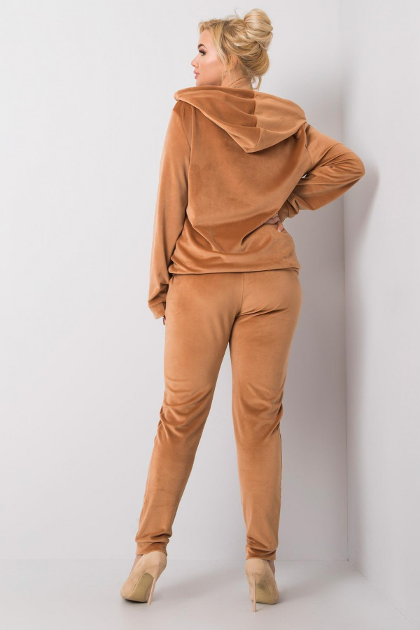 Dres damski plus size welurowy w kolorze camelowym komplet spodnie i bluza ZIP 4