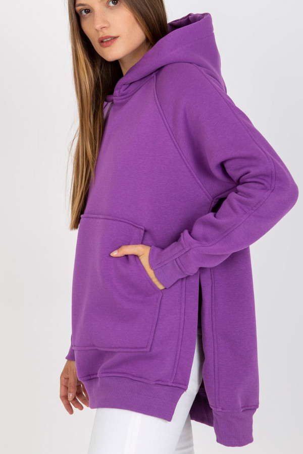 Bluza plus size z kapturem w kolorze fioletowym dłuższy tył rozcięcia