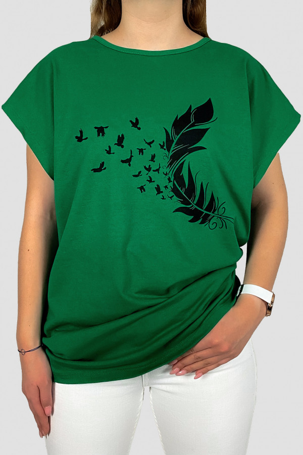 Bluzka damska t-shirt plus size w kolorze zielonym piórka ptaki