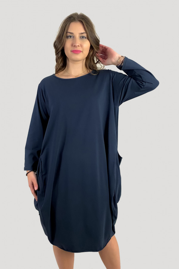 Bawełniana sukienka plus size w kolorze granatowym z kieszeniami Evelin 1