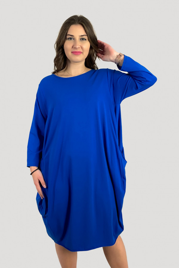 Bawełniana sukienka plus size w kolorze kobaltowym z kieszeniami Evelin 1