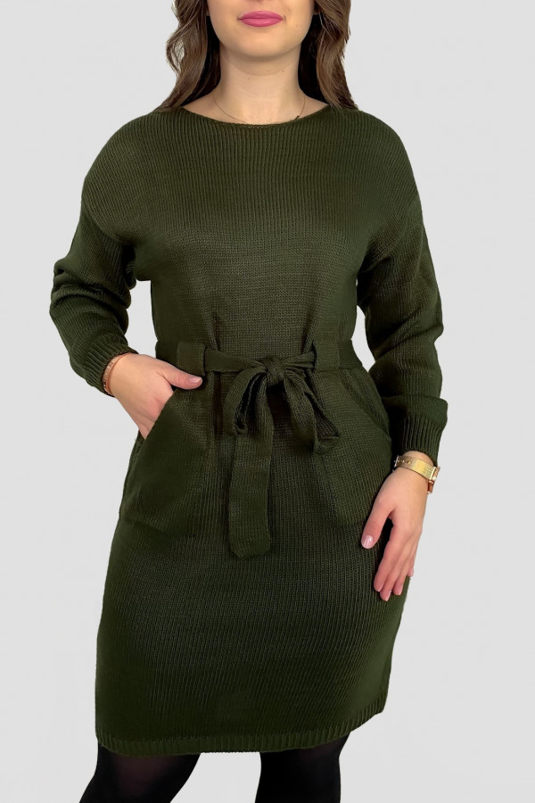 Sukienka tunika sweter w kolorze zielonym khaki kieszenie Sofia