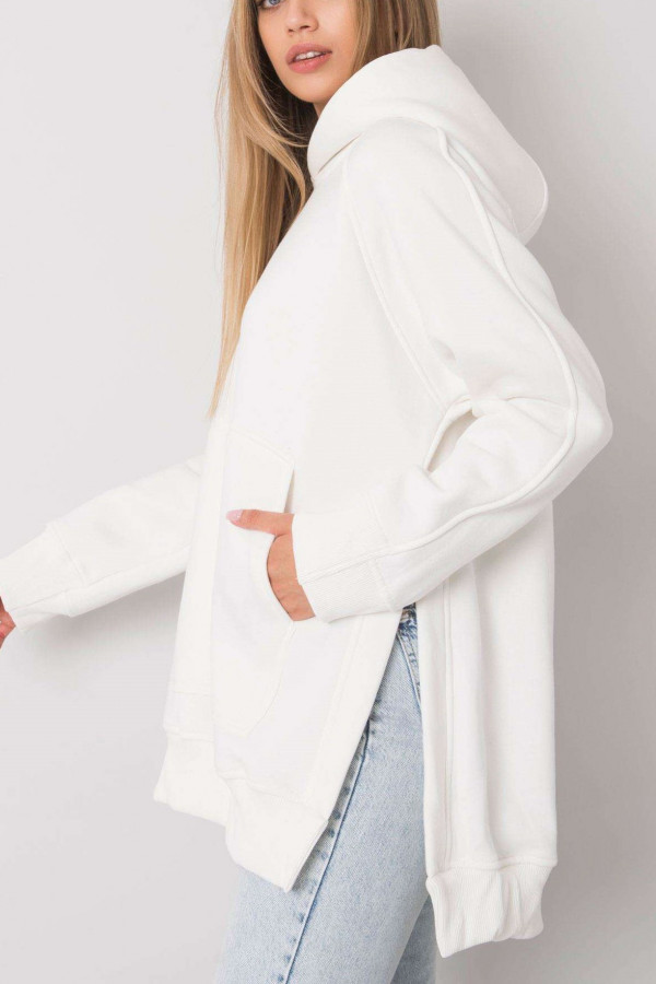 Bluza plus size z kapturem w kolorze białym dłuższy tył rozcięcia