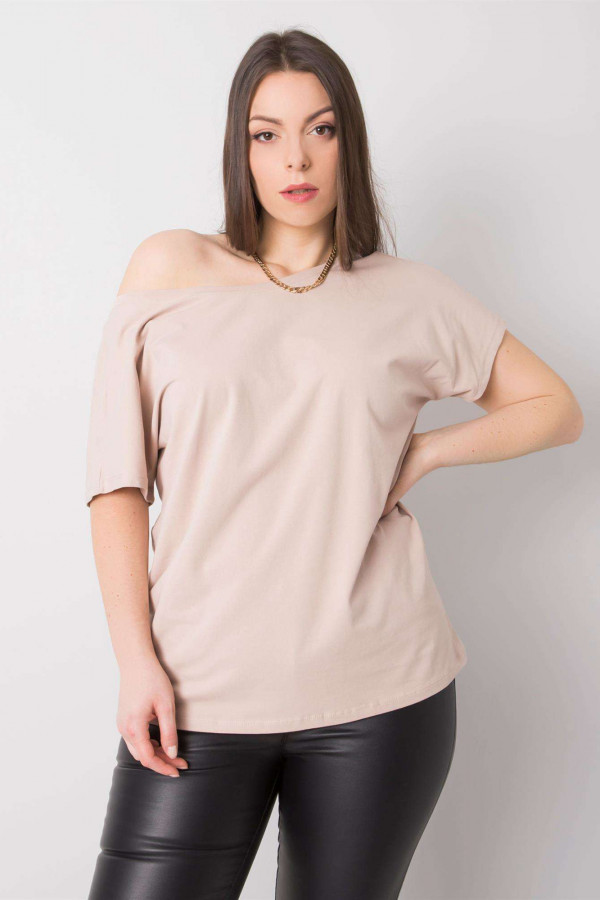 Bluzka damska plus size w kolorze beżowym t-shirt basic dekolt na plecach w serek Basanti 3