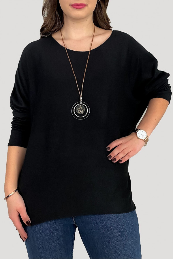 Dzianinowa bluzka oversize lekki sweterek w kolorze czarnym z naszyjnikiem Otta