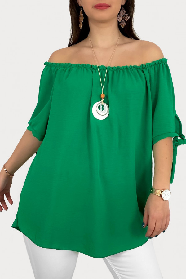 Kobieca bluzka plus size hiszpanka w kolorze zielonym z naszyjnikiem Carmen