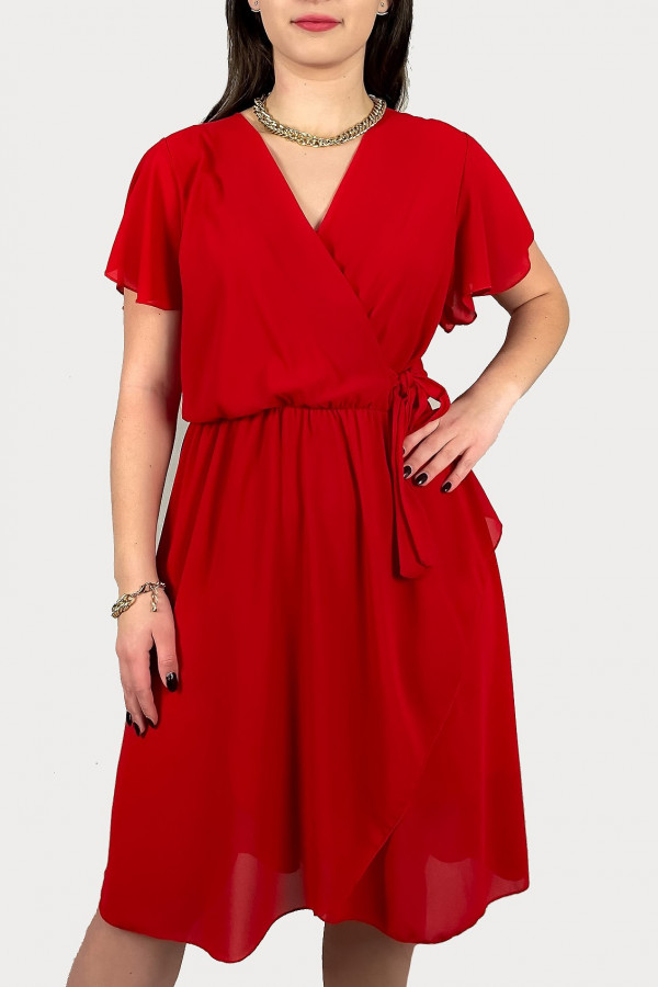Sukienka w kolorze czerwonym zwiewna szyfon kopertowy dekolt Gracia
