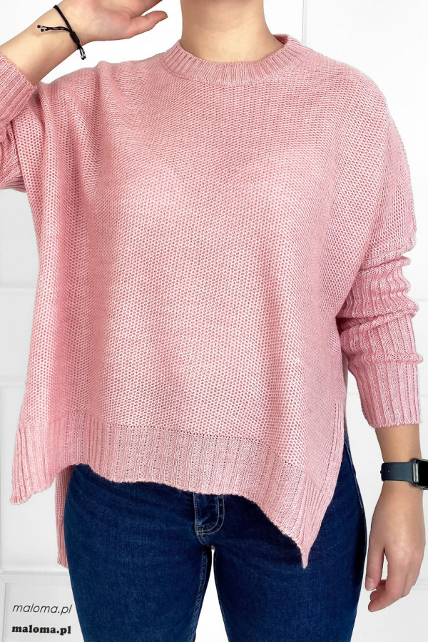 Sweter damski w kolorze pudrowym asymetryczny dłuższy tył Perla