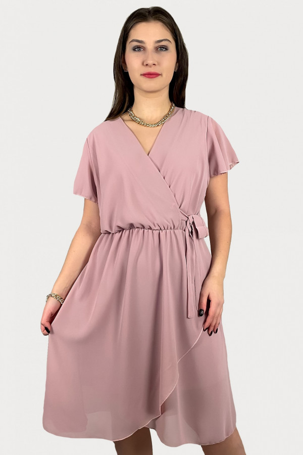 Sukienka w kolorze pudrowym zwiewna szyfon kopertowy dekolt Gracia 1