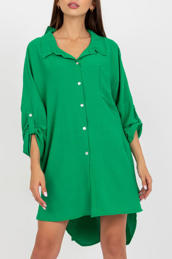 Koszulowa sukienka oversize w kolorze jasno zielonym z dłuższym tyłem złoty łańcuch Megg