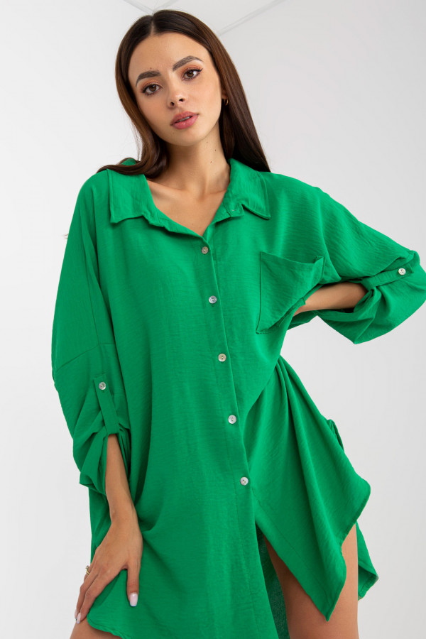 Koszulowa sukienka oversize w kolorze jasno zielonym z dłuższym tyłem złoty łańcuch Megg 5