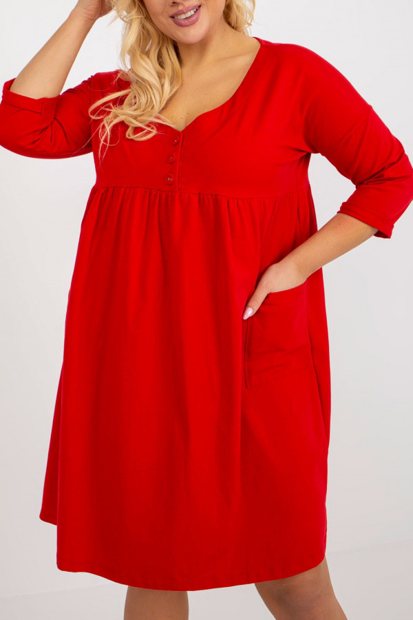 Wygodna sukienka plus size w kolorze czerwonym guziki kieszenie Tomasa