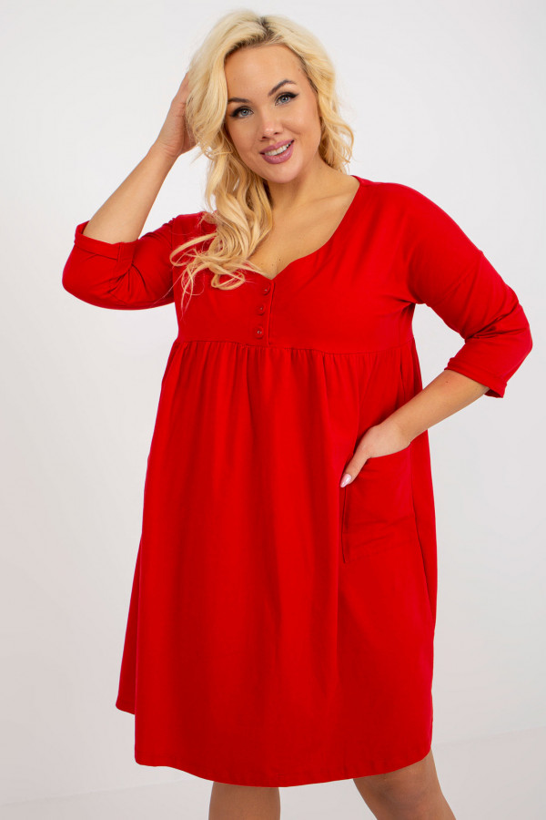 Wygodna sukienka plus size w kolorze czerwonym guziki kieszenie Tomasa 4