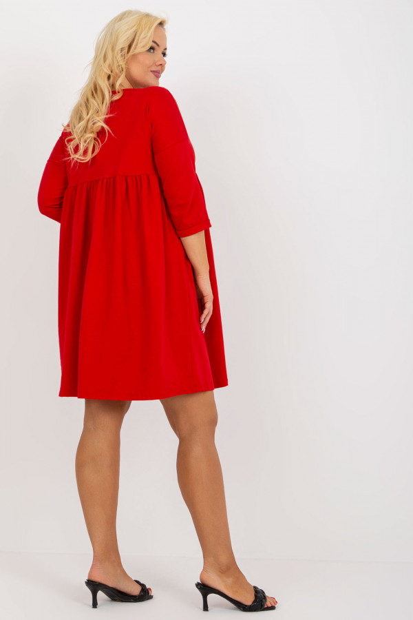 Wygodna sukienka plus size w kolorze czerwonym guziki kieszenie Tomasa 5