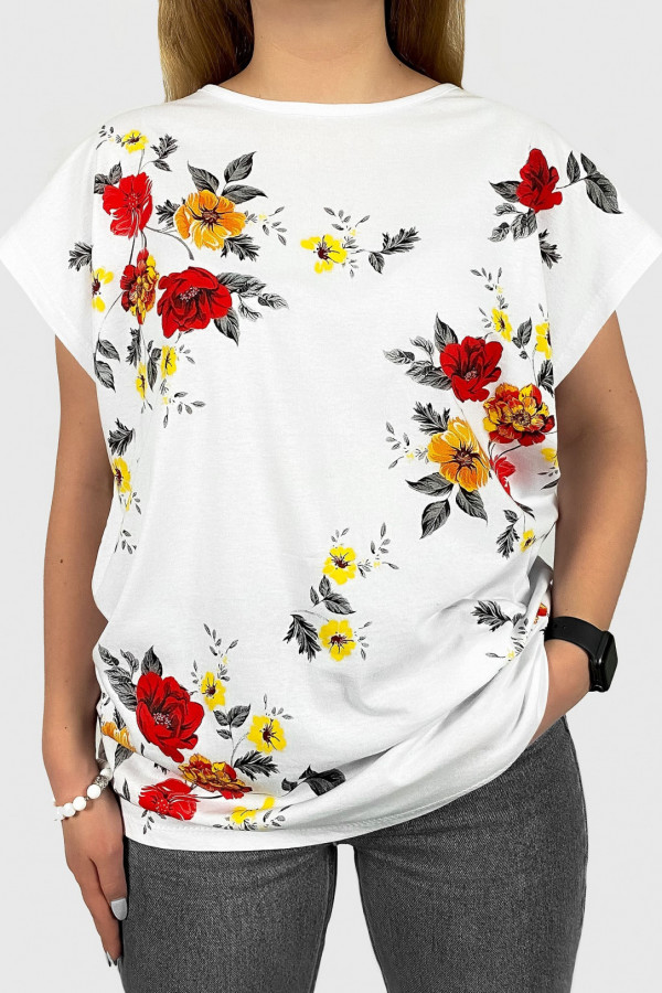 T-shirt damski plus size w kolorze białym kwiaty folk