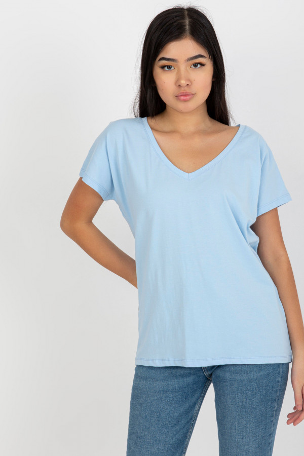 Bluzka damska w kolorze błękitnym t-shirt basic dekolt w serek v-neck luna 2