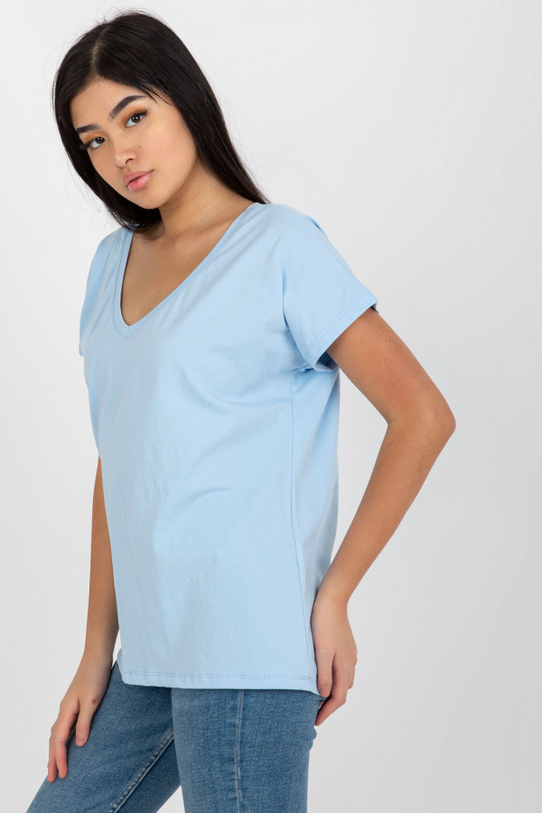 Bluzka damska w kolorze błękitnym t-shirt basic dekolt w serek v-neck luna 5