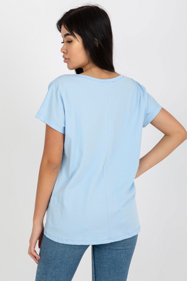 Bluzka damska w kolorze błękitnym t-shirt basic dekolt w serek v-neck luna 3