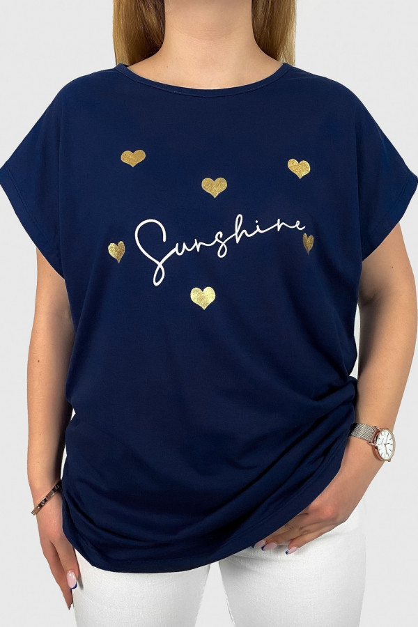 T-shirt damski plus size w kolorze granatowym złoty print serduszka sunshine