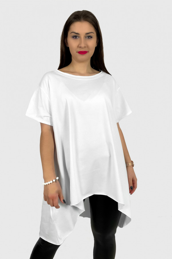 Asymetryczna tunika plus size w kolorze białym długie boki rogi Camila 4