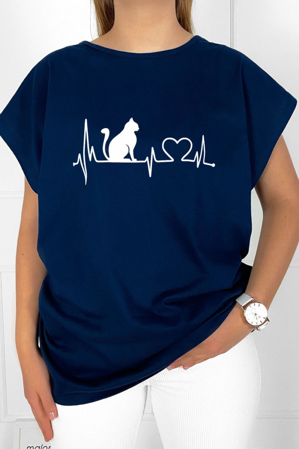 T-shirt damski plus size kolorze granatowym linia życia serce kot